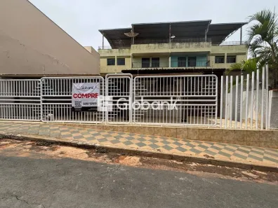 Casa com 3 Quartos para alugar, 180m² no Centro, Montes Claros