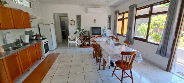 Casa com 4 Quartos à venda, 190m² no Tristeza, Porto Alegre