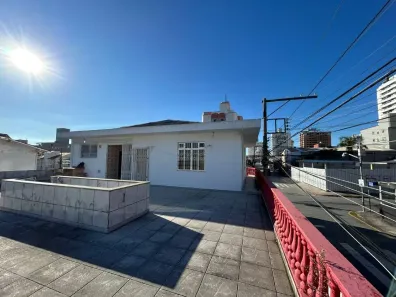 Casa com 3 Quartos para alugar, 150m² no Barreiros, São José
