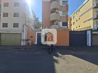 Apartamento com 3 Quartos para alugar, 110m² no Santa Mônica, Uberlândia