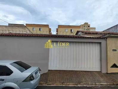 Casa com 2 Quartos à venda, 300m² no Santa Mônica, Uberlândia