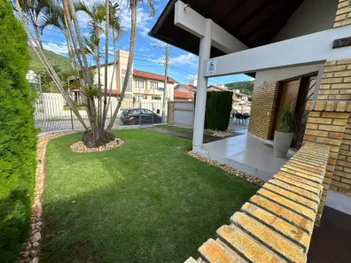 Casa com 4 Quartos à venda, 279m² no Itacorubi, Florianópolis