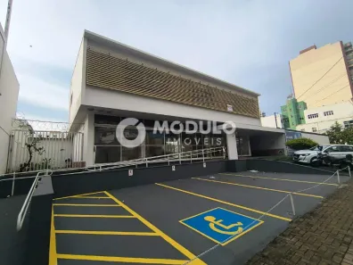 Prédio Comercial com 3 Quartos para alugar, 600m² no Centro, Uberlândia