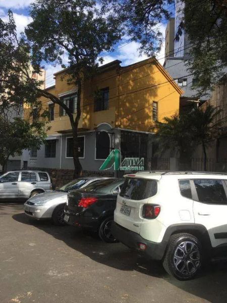 Casa com 4 quartos — Santa Efigênia, Belo Horizonte