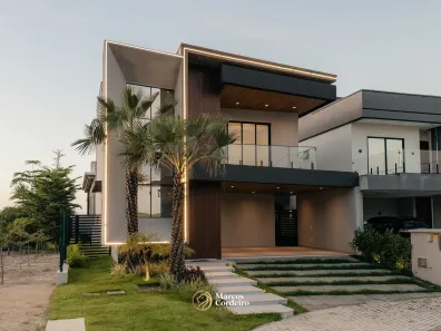 Casa de Condomínio com 4 Quartos à venda, 289m² no Cidade Alpha, Eusébio
