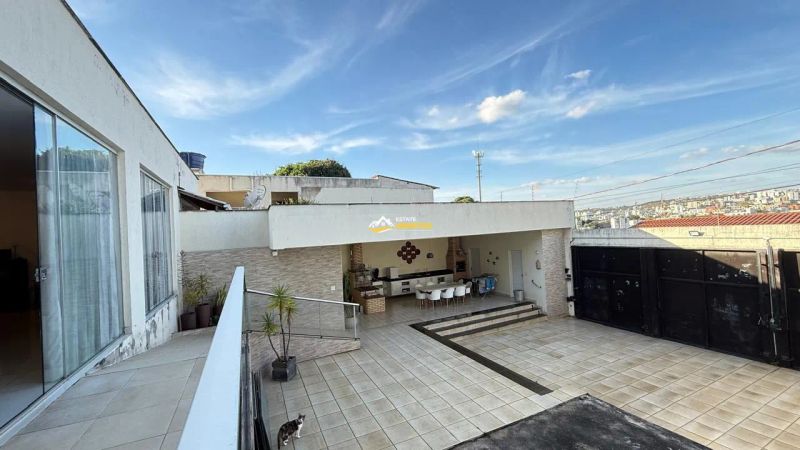Casa com 4 quartos — Glória, Belo Horizonte