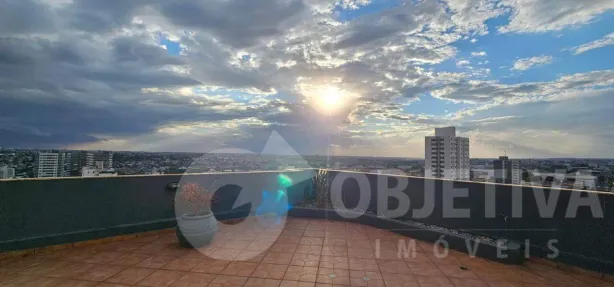 Cobertura com 4 Quartos para alugar, 250m² no Osvaldo Rezende, Uberlândia