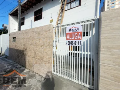 Casa com 2 Quartos para alugar, 65m² no São Judas, Itajaí