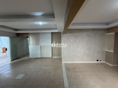 Casa com 3 Quartos para alugar, 221m² no Jardim Botânico, Uberlândia