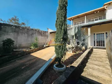 Casa com 3 Quartos à venda, 240m² no Orion, Divinópolis