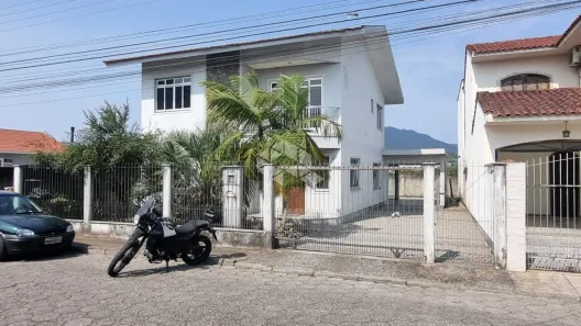 Casa com 5 Quartos à venda, 200m² no Centro, Palhoça