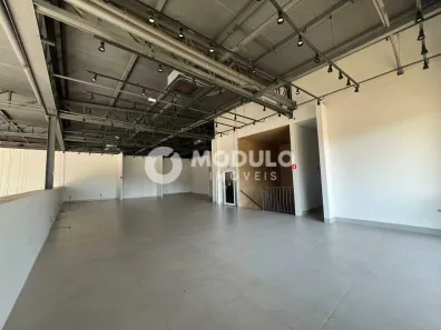 Prédio Comercial para alugar, 746m² no Morada da Colina, Uberlândia