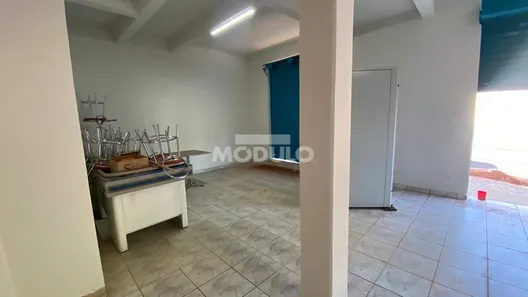 Ponto Comercial para alugar, 80m² no Tibery, Uberlândia