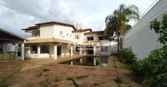 Casa com 8 Quartos para alugar, 650m² no Umuarama, Uberlândia