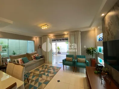 Casa com 3 Quartos à venda, 250m² no Alto Umuarama, Uberlândia