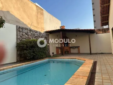 Casa com 3 Quartos para alugar, 180m² no Santa Mônica, Uberlândia