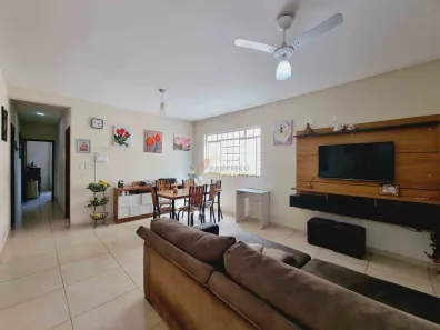Casa com 2 Quartos à venda, 100m² no São Luís, Divinópolis