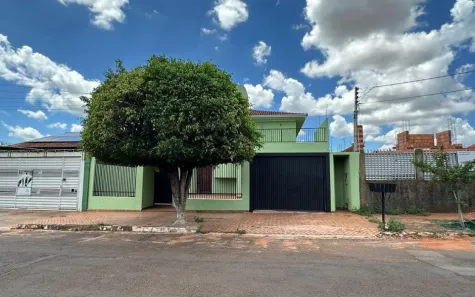 Sobrado com 4 Quartos à venda, 276m² no Santa Fé, Campo Grande