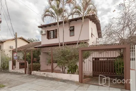Casa com 4 Quartos à venda, 290m² no Passo da Areia, Porto Alegre