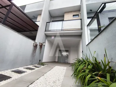 Casa com 3 Quartos para alugar, 94m² no Saguaçu, Joinville