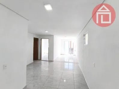 Casa com 2 Quartos para alugar, 60m² no Vila Bianchi, Bragança Paulista
