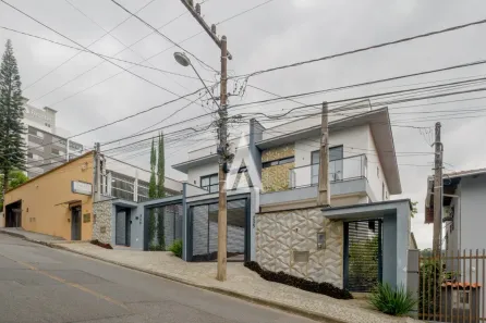 Casa com 3 Quartos à venda, 200m² no Costa e Silva, Joinville