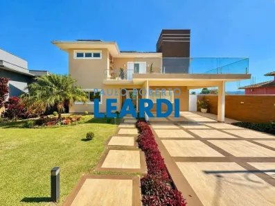 Casa de Condomínio com 3 Quartos à venda, 318m² no Golf Gardens, Carapicuíba