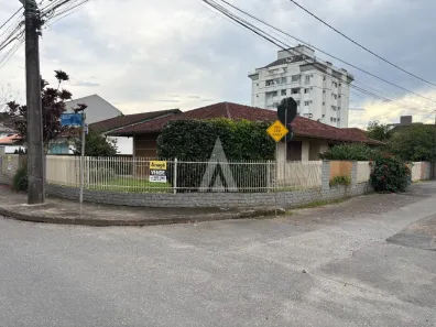 Casa com 3 Quartos à venda, 180m² no Bom Retiro, Joinville