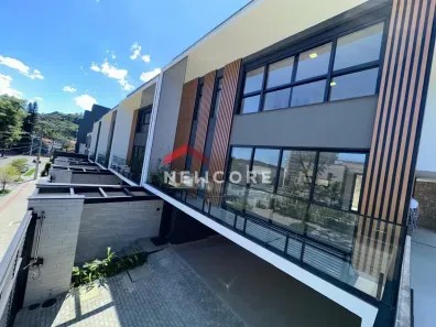 Sobrado com 3 Quartos à venda, 291m² no América, Joinville