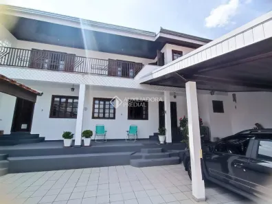 Sobrado com 3 Quartos à venda, 256m² no Barreirinha, Curitiba