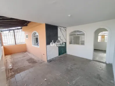 Casa com 3 Quartos para alugar, 120m² no Daniel Fonseca, Uberlândia