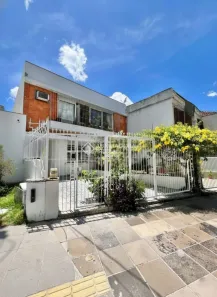 Casa com 3 Quartos para alugar, 160m² no Farroupilha, Porto Alegre