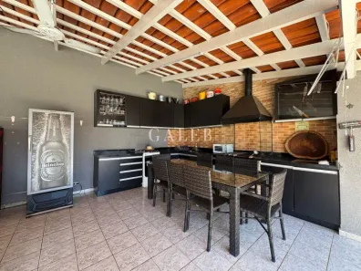Sobrado com 3 Quartos à venda, 380m² no Vila Santista, Atibaia