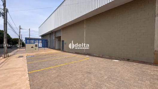 Ponto Comercial para alugar, 460m² no Marta Helena, Uberlândia