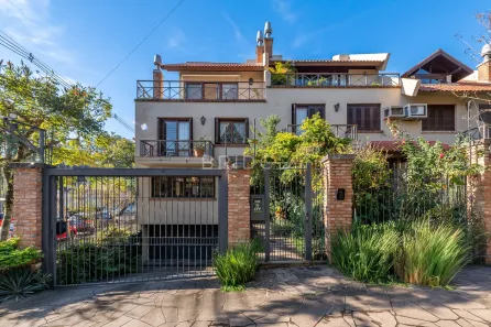 Casa de Condomínio com 3 Quartos à venda, 335m² no Três Figueiras, Porto Alegre