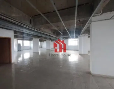Sala Comercial para alugar, 771m² no Vila Mathias, Santos