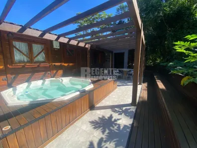 Casa com 3 Quartos para alugar, 53m² no Itacorubi, Florianópolis