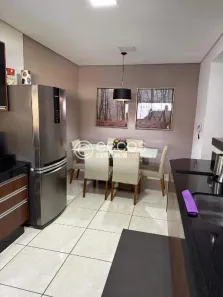 Casa com 2 Quartos à venda, 160m² no Jardim Patrícia, Uberlândia