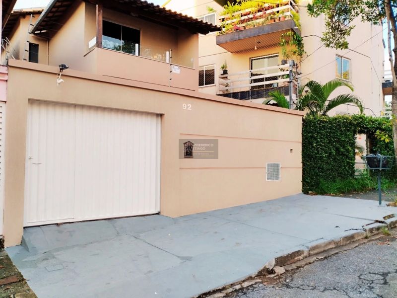 Casa com 4 quartos — Heliópolis, Belo Horizonte