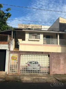 Casa com 4 Quartos à venda, 202m² no Champagnat, Londrina