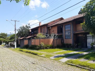 Casa com 5 Quartos à venda, 900m² no Itacorubi, Florianópolis
