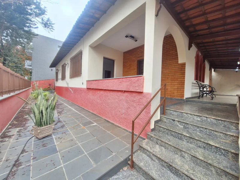 Casa com 4 quartos — Cidade Nova, Belo Horizonte