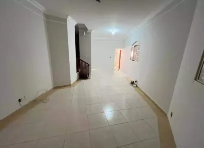 Casa com 3 Quartos para alugar, 140m² no Fundinho, Uberlândia