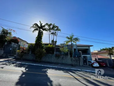 Casa com 5 Quartos para alugar, 474m² no Lote Seis, Criciúma