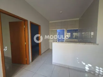 Casa com 3 Quartos para alugar, 60m² no Martins, Uberlândia