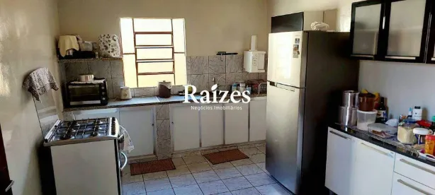 Casa com 4 Quartos à venda, 225m² no Laranjeiras, Uberlândia
