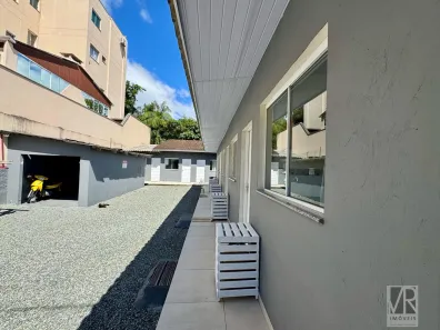 Casa com 1 Quarto para alugar, 30m² no Ariribá, Balneário Camboriú