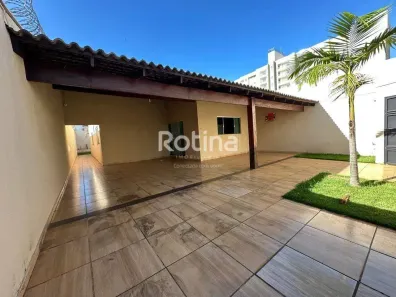 Casa com 3 Quartos à venda, 180m² no Segismundo Pereira, Uberlândia