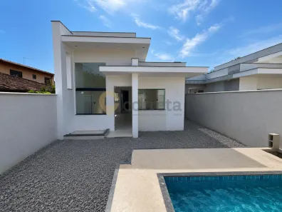 Casa com 3 Quartos à venda, 110m² no Extensão do Bosque, Rio das Ostras