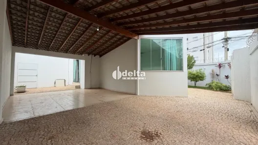 Casa com 3 Quartos para alugar, 223m² no Granada, Uberlândia